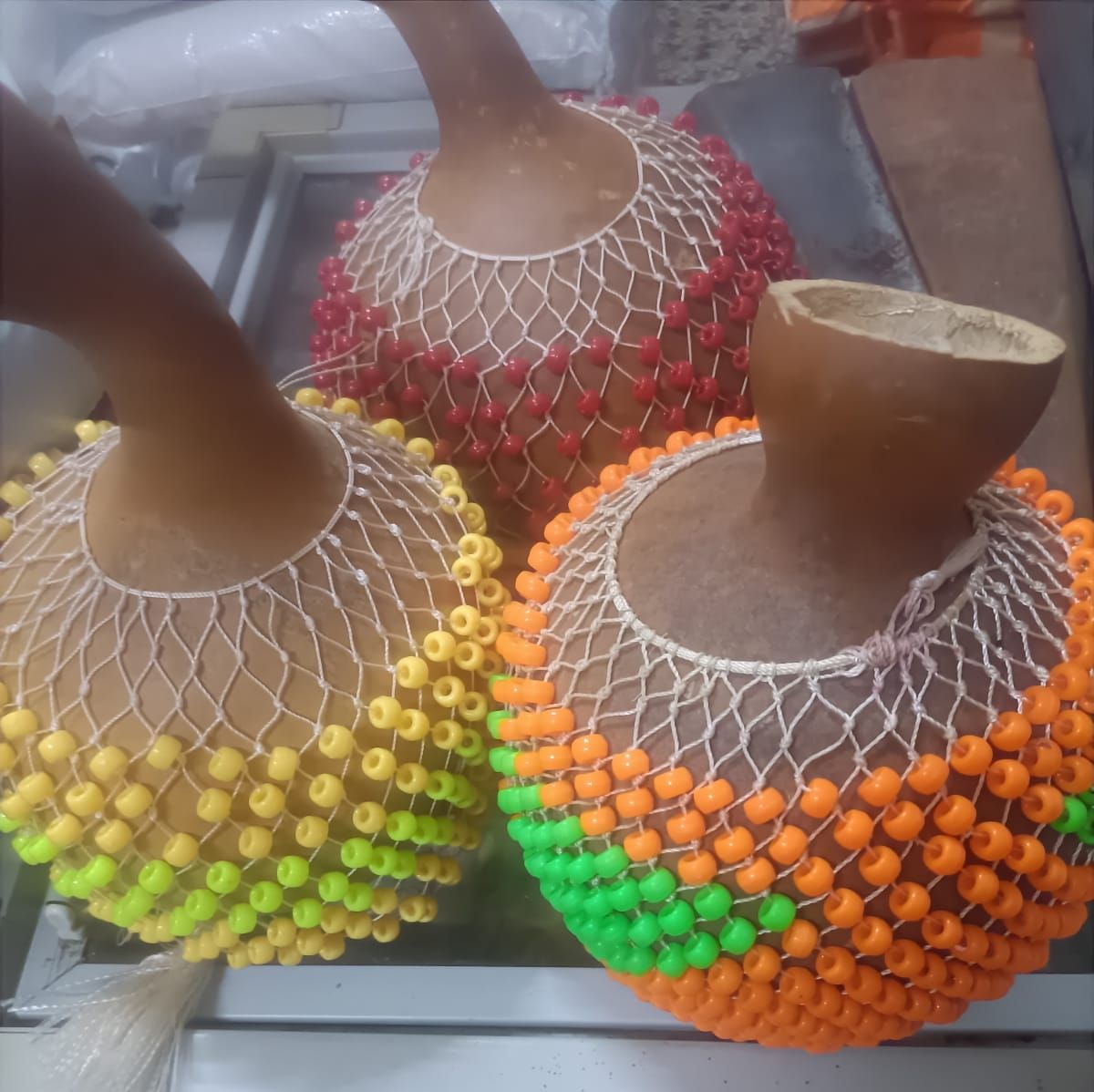 Baba Orisanla jarrones con bolas de colores